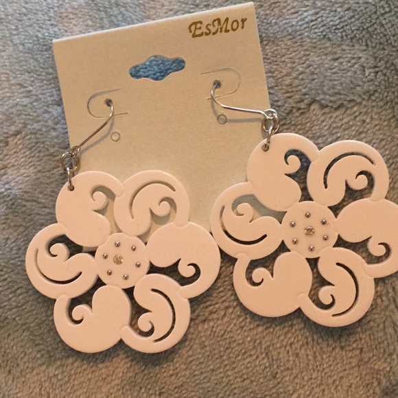 EsMor Ear Rings - Picture 2 of 2